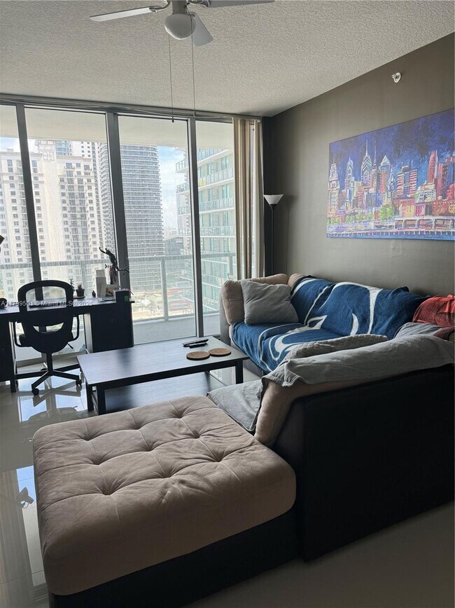 Foto del edificio - 79 SW 12th St