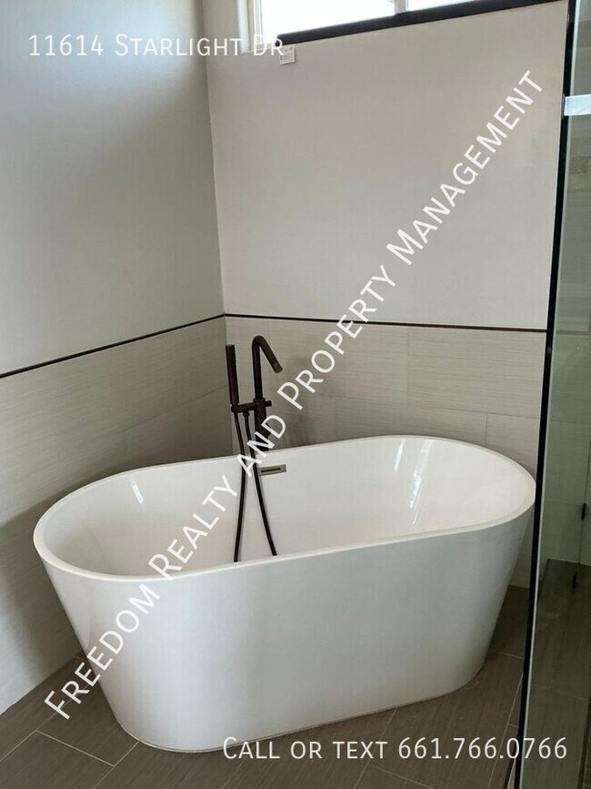 Foto del edificio - 11614 Starlight Dr