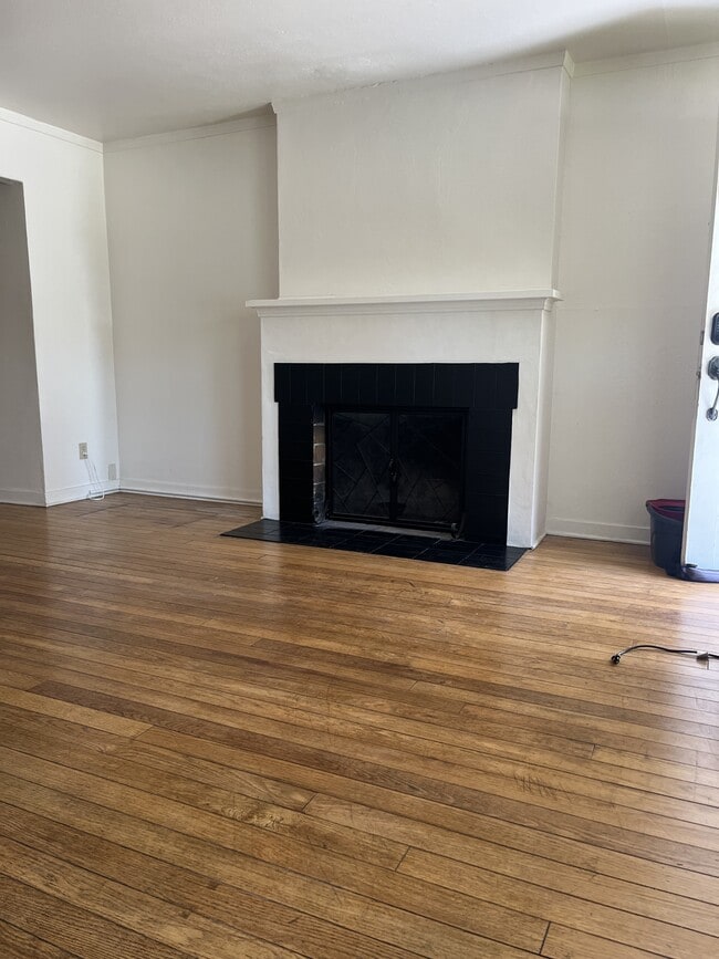 Building Photo - 1302 Sampson St