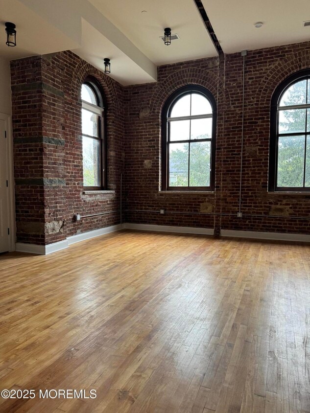 Primary Photo - 179 Chelsea Ave