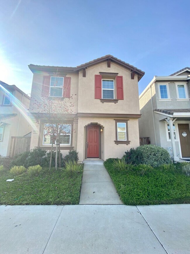 Building Photo - Charming 3 bd/2.5 bath home near Downtown ...