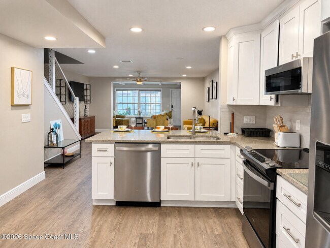 Building Photo - 255 Paradise Blvd