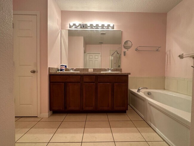 Foto del edificio - Beautiful Home in a Quiet Family Friendly ...
