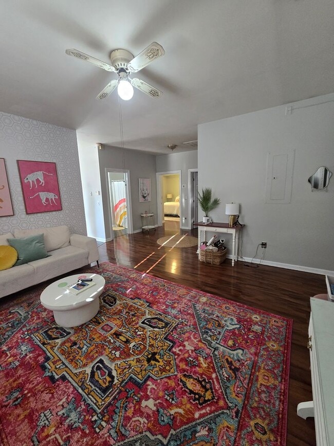 Photo - 539K Apartment