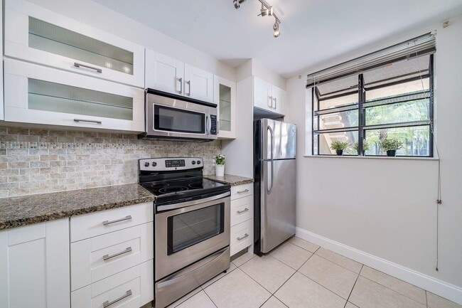 Building Photo - 1238 S Military Trail