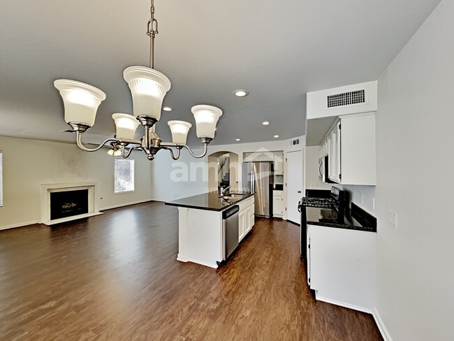 Building Photo - 518 W San Remo St