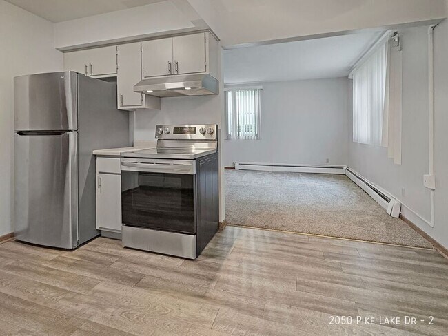 Foto del edificio - 2050 Pike Lake Dr