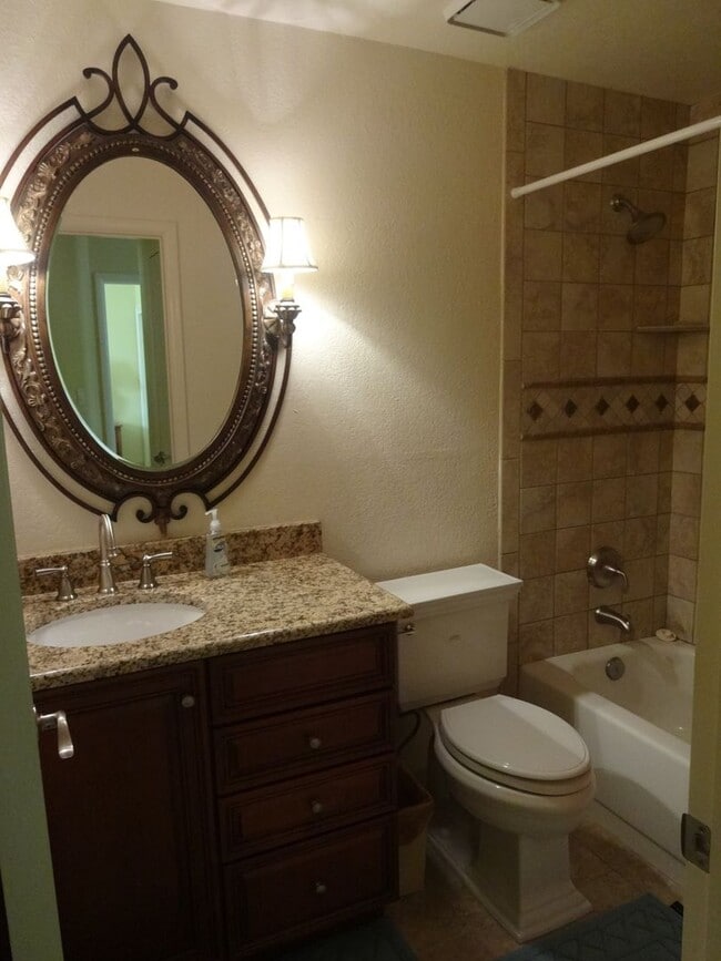 Foto del edificio - Two bedroom condo