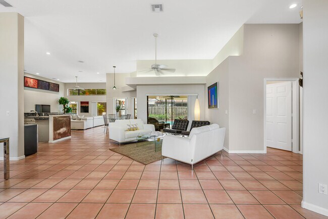 Foto del edificio - 1956 Lynton Cir