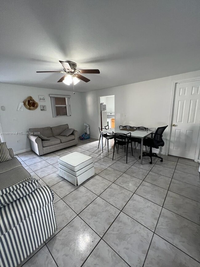 Foto del edificio - 3513 SW 4th St