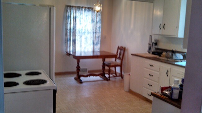 Building Photo - Coming soon! Cute Central Home