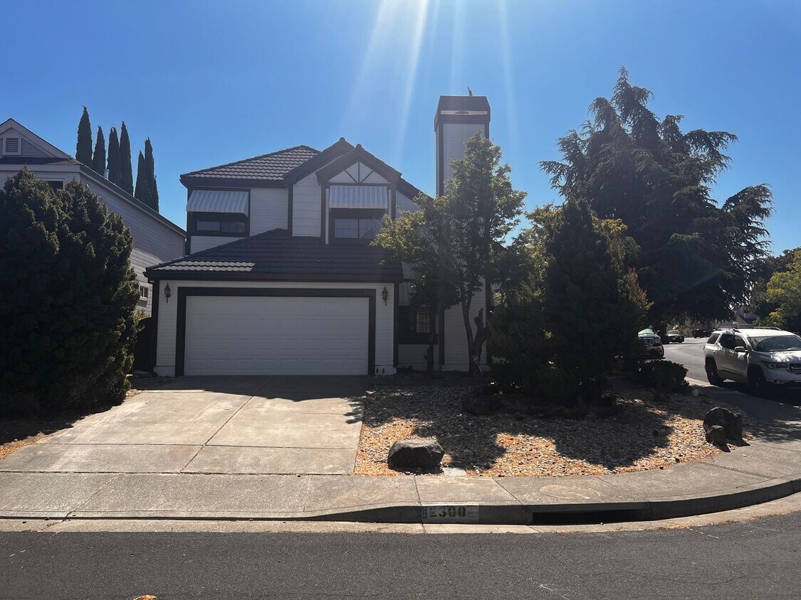 Foto principal - Wonderfully updated Waterman Highlands Home