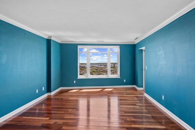 Building Photo - 100 Harborview Dr