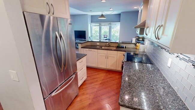 Building Photo - Upgraded 2bd/2Ba Mariana District Condo - ...