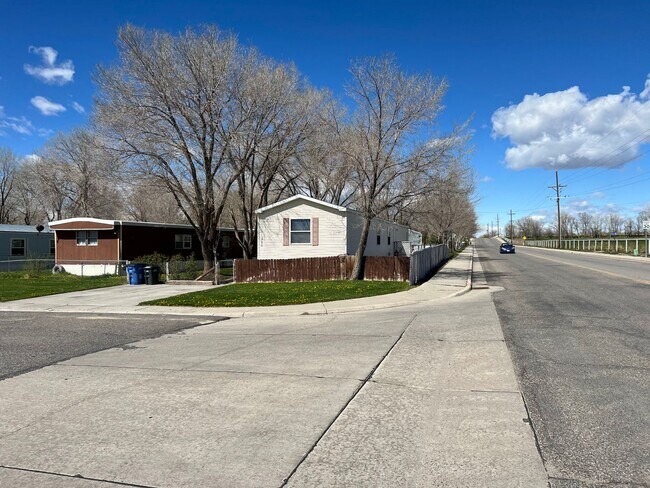 Foto del edificio - 2 Bedroom 2 Bath Updated Mobile Home in Cliffview Mobile Home Park. Very well kept-up area.