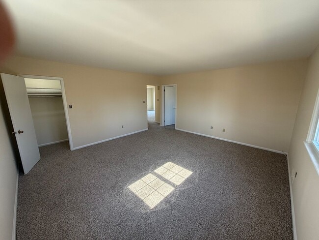 Foto del edificio - 355 W Broad St