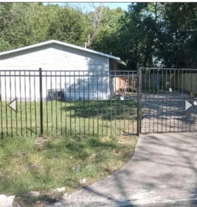 Photo - 13703 Segrest Dr House