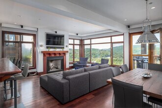 Building Photo - 166 Chem. au Pied de la Montagne