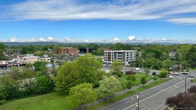 Building Photo - 920 Farmington Ave