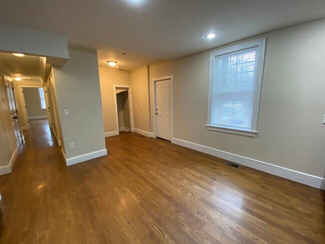 Building Photo - 21 Lamartine St