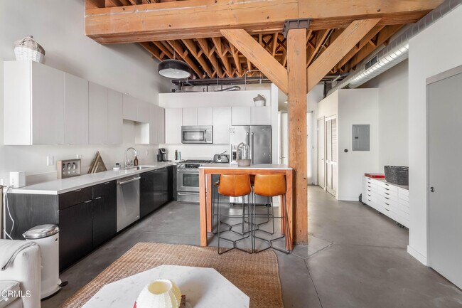 Building Photo - 527 Molino St