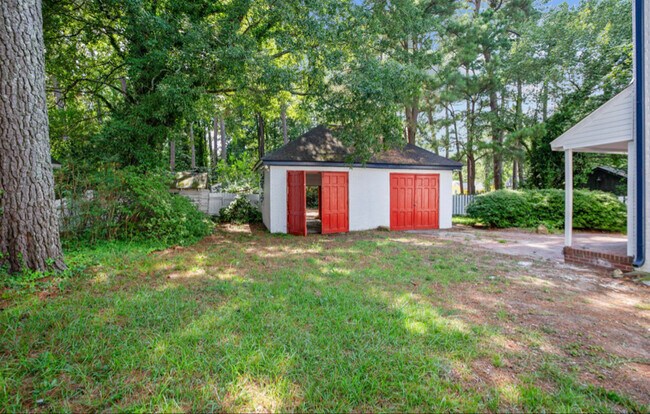 Foto del edificio - 620 Falls Rd