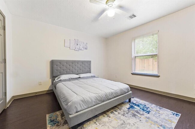 Foto del edificio - 8702 Shady Vista Ln