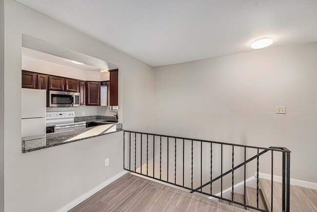 Foto del edificio - Updated 2 Bed 1 Bath Townhome in HAMPDEN V...