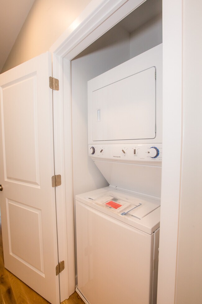 Foto del edificio - 2039 N College Ave