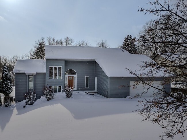 Building Photo - 2630 Glencairin Dr NW