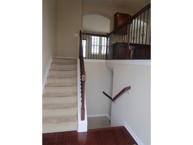 Foto del edificio - For Rent-Townhome-3BDRM, 2.5BA $1,900-Avalon
