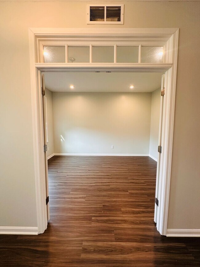 Foto del edificio - Contemporary Comfort Meets Convenience in Mt. Washington