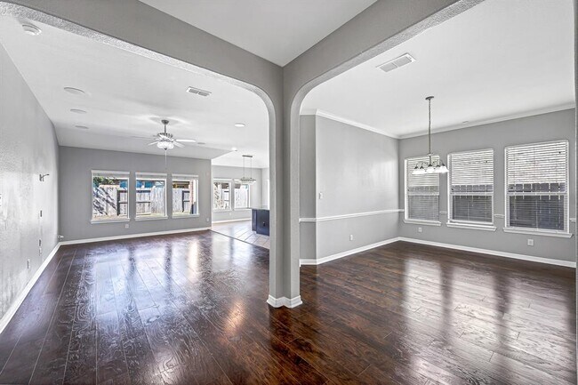 Foto del edificio - 5643 Little Creek Ct