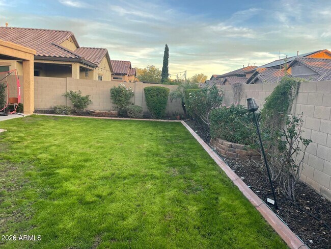 Foto del edificio - 10743 W Desert Elm Ln