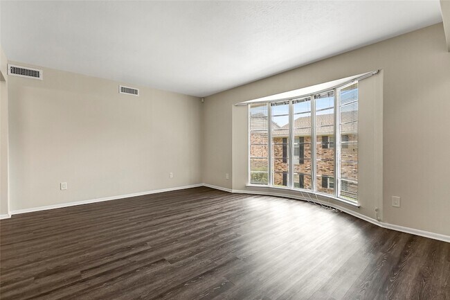 Foto del edificio - 5835 E University Blvd