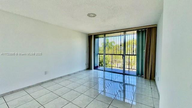 Foto del edificio - 8821 W Flagler St