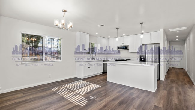 Building Photo - 531 E 15th St