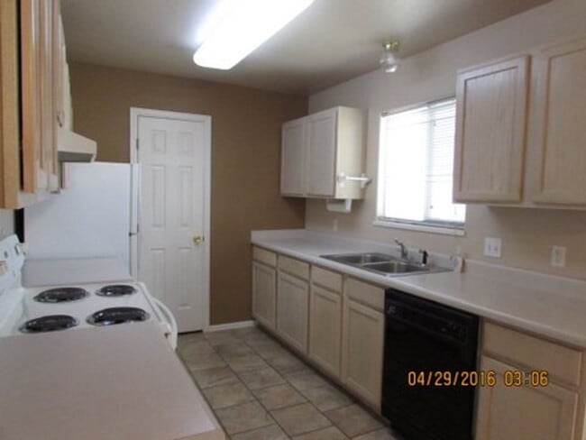 Building Photo - 3 Bed 2 Bath Home in Quiet Grand Junction Neighborhood