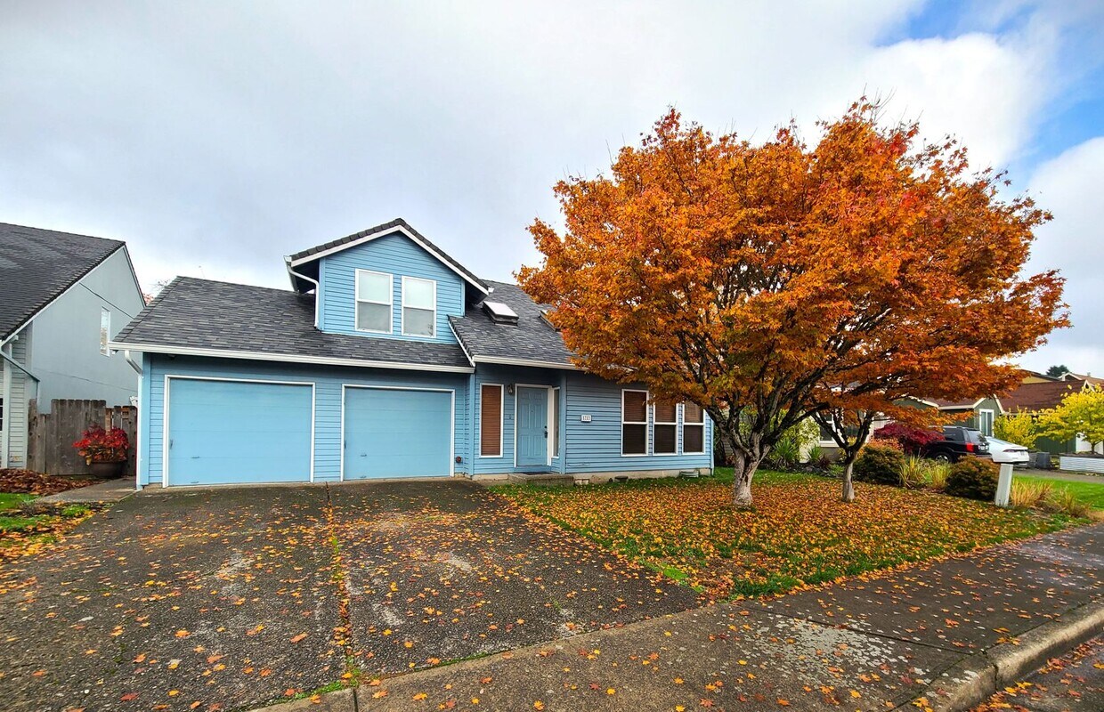 Primary Photo - 5753 NW Landing Drive ~ Delightful Home wi...