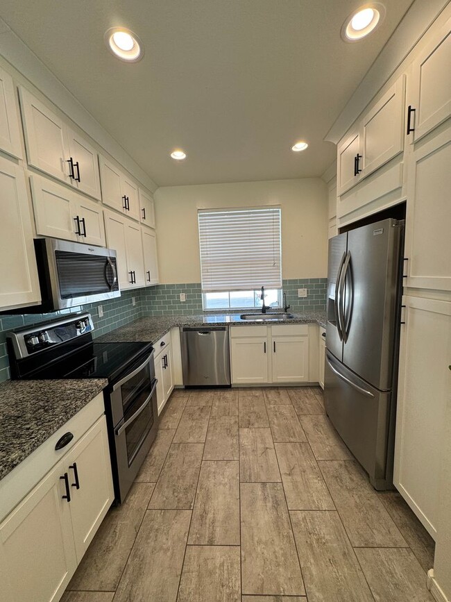 Foto del edificio - Upgraded Corner Townhome in the Heart of G...