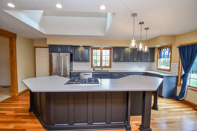 Building Photo - 4404 S Yellowstone Ln