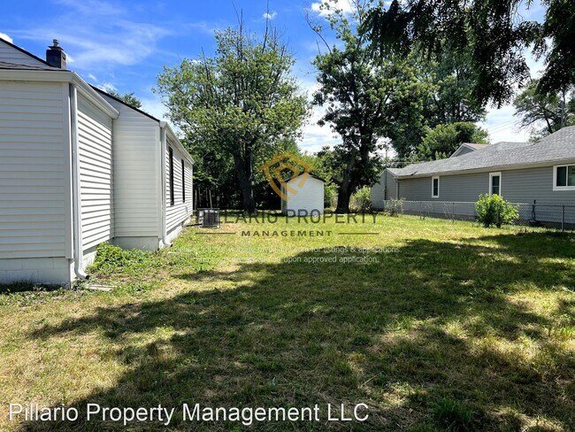 Building Photo - 3 br, 1 bath House - 3245 S Foltz St.