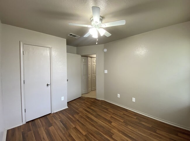 Building Photo - 3210 Toledo Dr