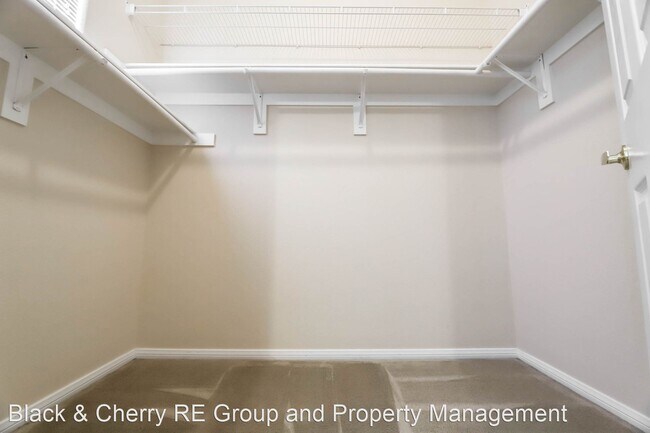 Building Photo - 3 br, 2 bath House - 3955 Palm Beach St #101