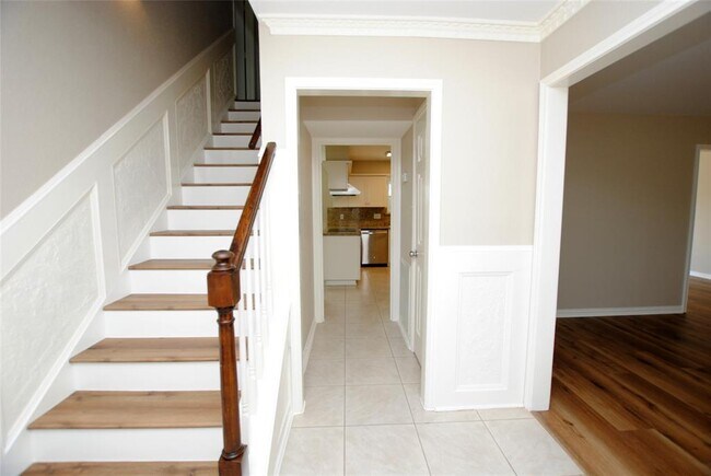 Building Photo - 10639 Mills Cir