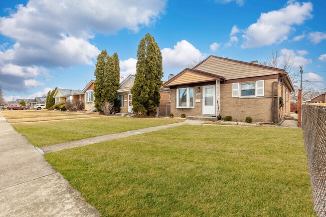 Building Photo - 7769 Mason Ave