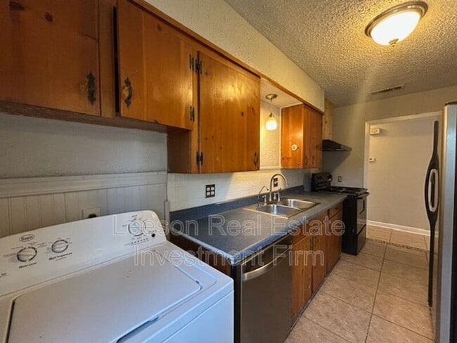 Foto del edificio - 3227 Gay Blvd