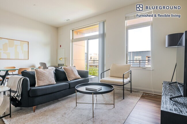 Building Photo - 36 River St