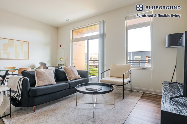 Building Photo - 36 River St