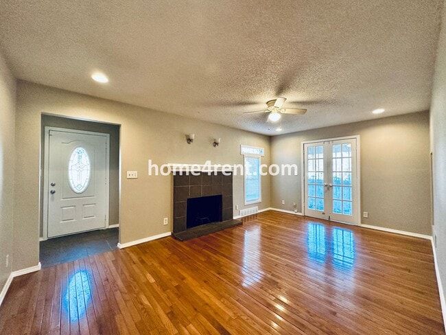 Building Photo - Adorable Home Featuring Wood Floors, SS Ap...